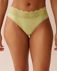 Culotte tanga côtelée bordure de dentelle