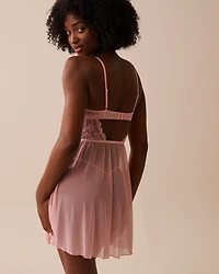 Nuisette fendue en dentelle et résille