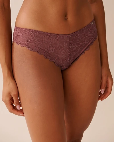 Culotte cheeky en dentelle et détails bandes au dos