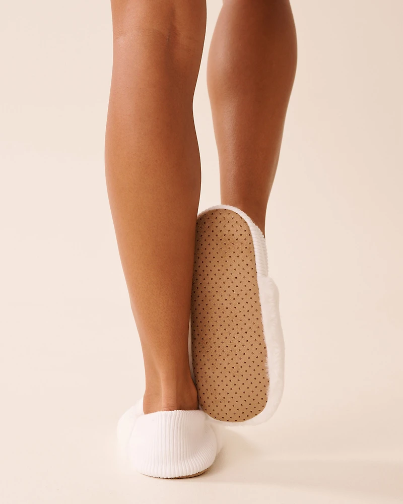 Bas-pantoufles en peluche douce côtelée à l'arrière