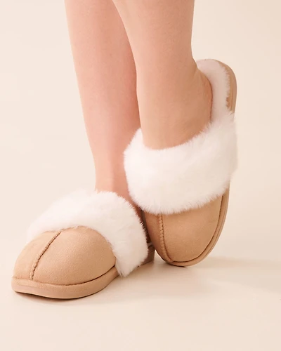 Pantoufles en faux suède et fausse fourrure