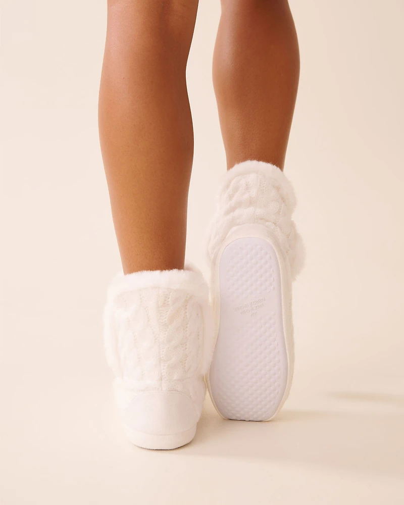 Pantoufles bottines effet tricoté à pompons