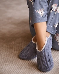 Bas pantoufles en tricot torsadé et fausse fourrure