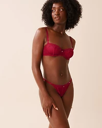 Culotte string adjustable en dentelle et résille