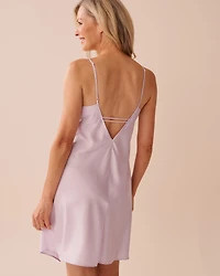 Nuisette à soutien intégré en satin