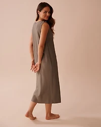 Robe longue sans manches à effet pliss