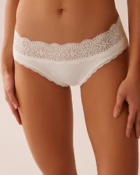 Culotte bikini côtelée bordure de dentelle