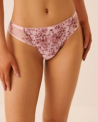 Culotte brésilienne en résille brodée