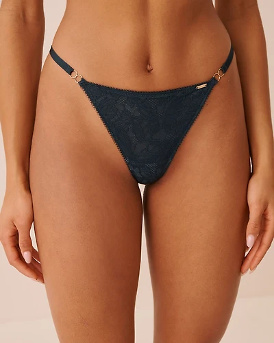 Culotte string ajustable en dentelle