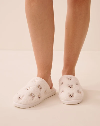 Pantoufles en fausse fourrure bouclée broderies cœurs
