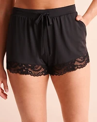 Short bordure de dentelle