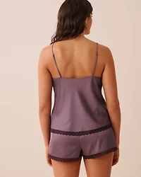 Camisole en satin bordure de dentelle
