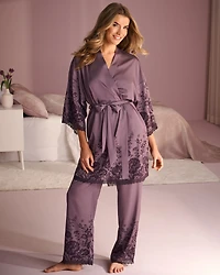 Kimono en satin bordure de dentelle imprimé floral