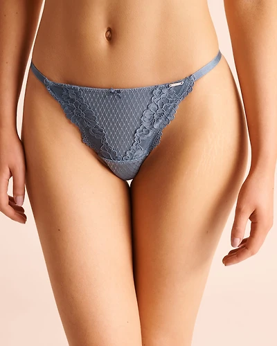 Culotte string ajustable en dentelle et résille
