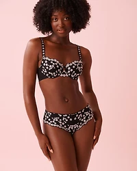 Culotte cheeky en résille brodée avec jarretelles