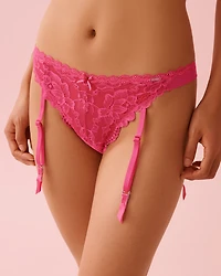 Culotte tanga échancrée en dentelle avec jarretelles