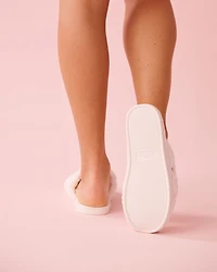 Pantoufles en fausse fourrure bouclée broderies cœurs