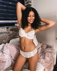Culotte cheeky en dentelle détails croisés