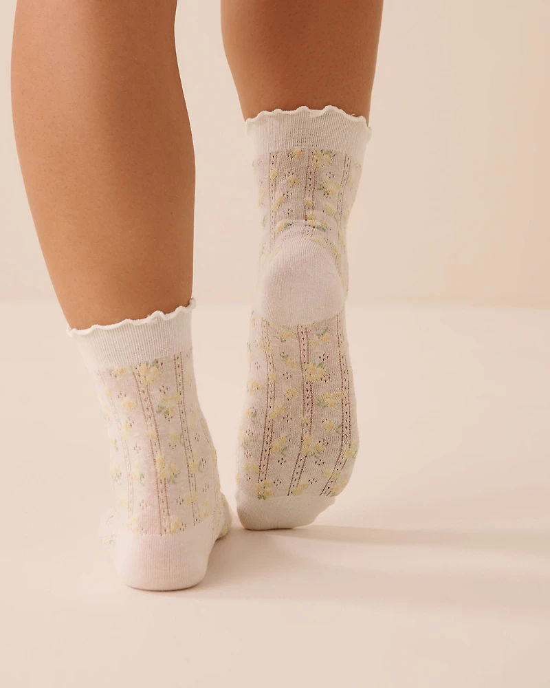 Bas mi-mollet fleuris en pointelle