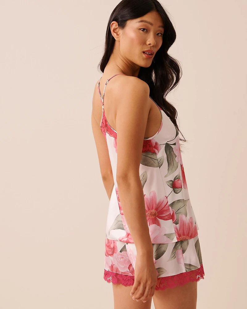 Camisole en satin bordure de dentelle