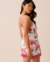 Camisole en satin bordure de dentelle