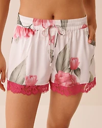 Short en satin bordure de dentelle