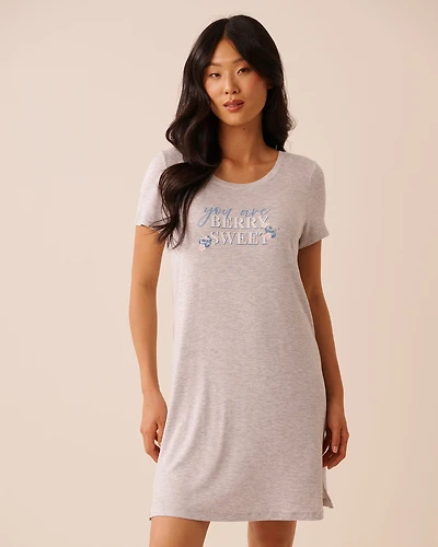 Chemise de nuit en jersey doux imprimé baies