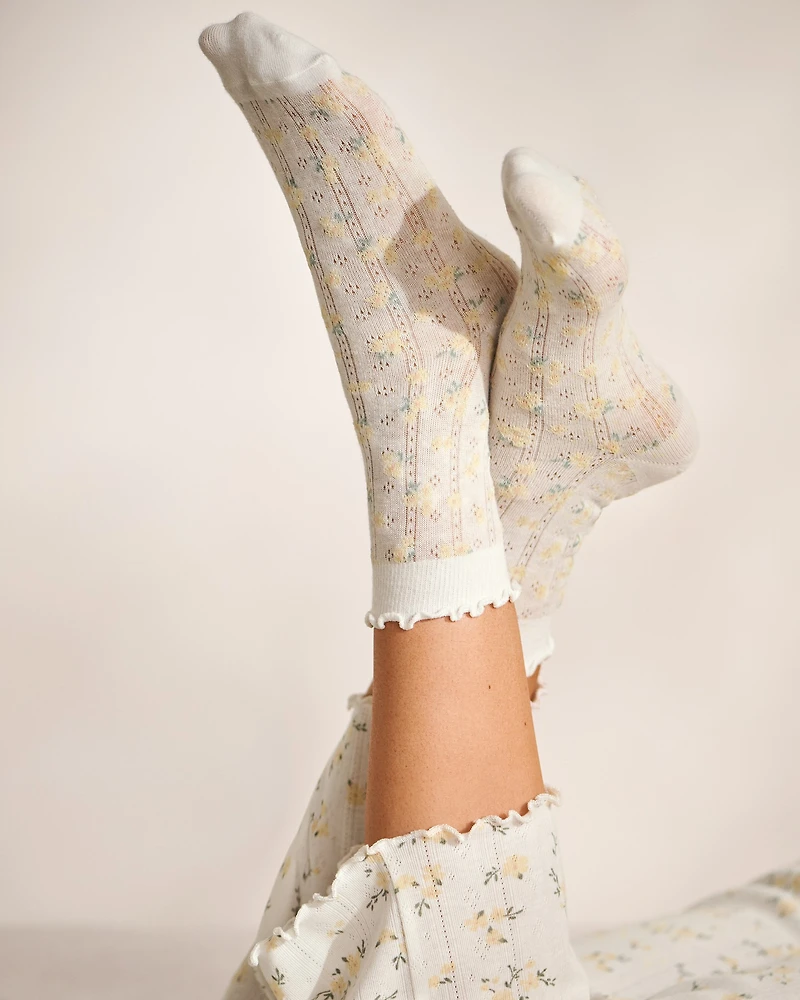 Bas mi-mollet fleuris en pointelle