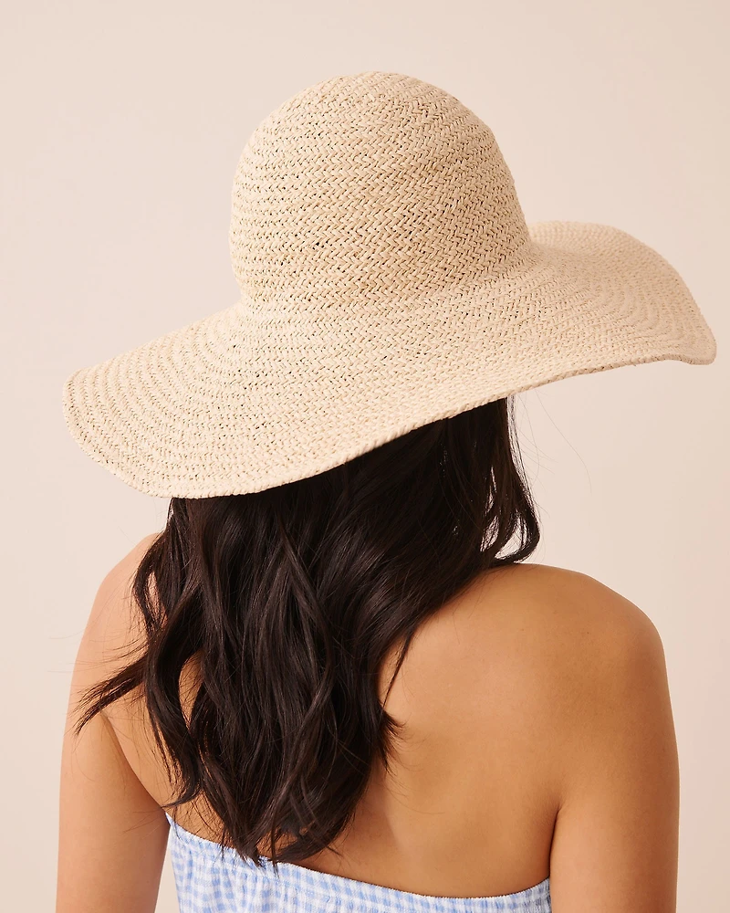 Chapeau de plage en paille à larges bords