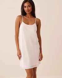 Nuisette en satin et chiffon aux bretelles perlées