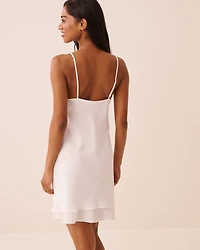 Nuisette en satin et chiffon aux bretelles perlées