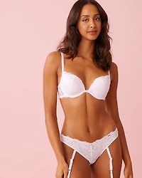 Culotte tanga en dentelle avec jarretelles