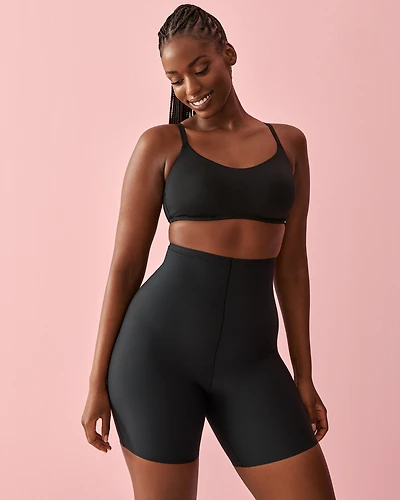 Short taille haute mi-cuisse maintien modéré en microfibre