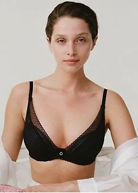 Le soutien-gorge plongeant Festivité