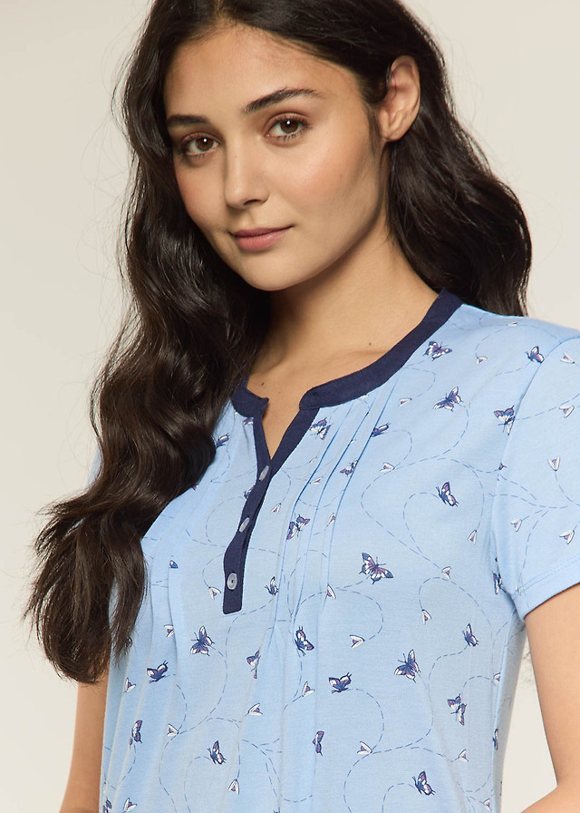 Short nightgown with butterflies