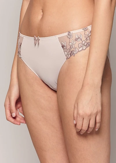 Embroidery bikini