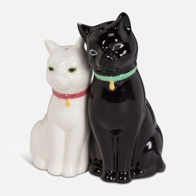 Cuddling cats salt and pepper shaker set