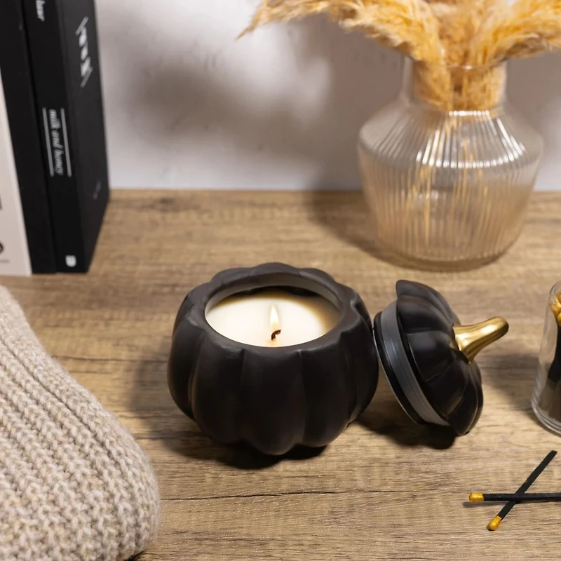 Black ceramic pumpkin candle
