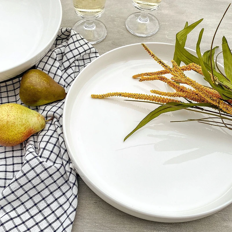 Plateau à rebord haut « White Basics » par Maxwell & Williams (33 cm)