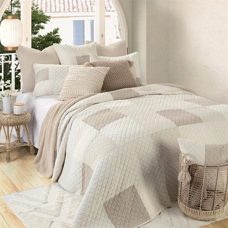 Brunelli Meringue Patchwork Quilt