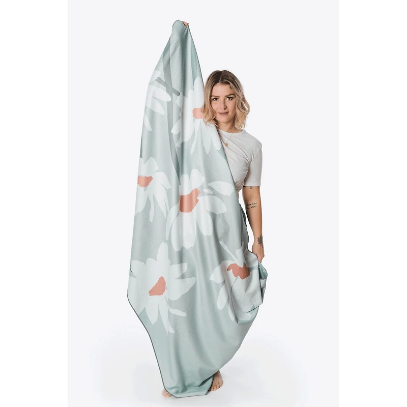 Microfiber Breezy Marguerite Bath Towel - Sage