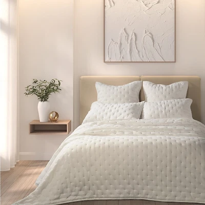 Blanche Quilted Quilt Set
