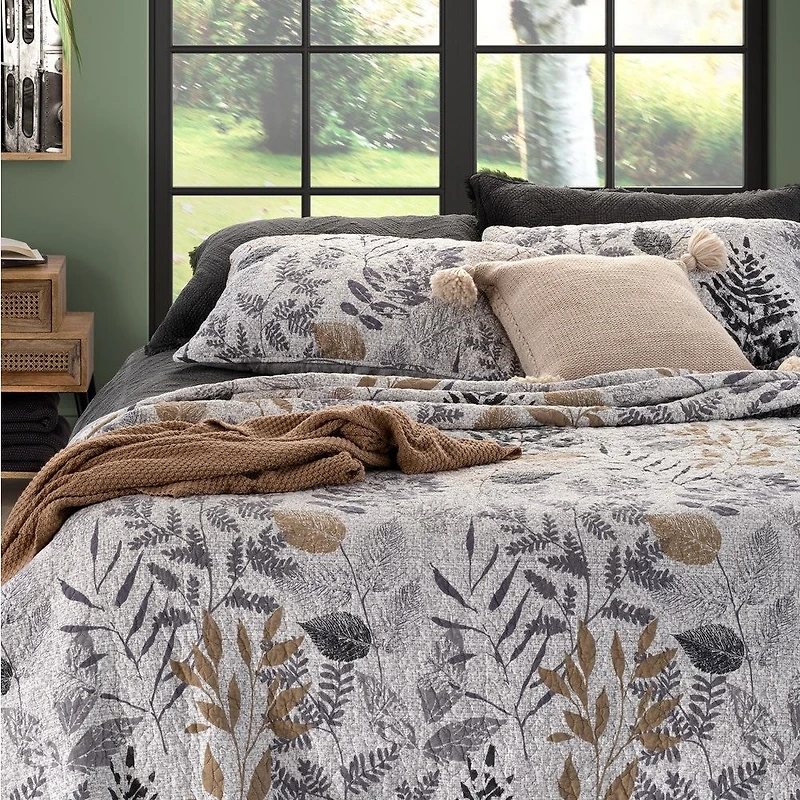 Lena Foliage Printed Quilt