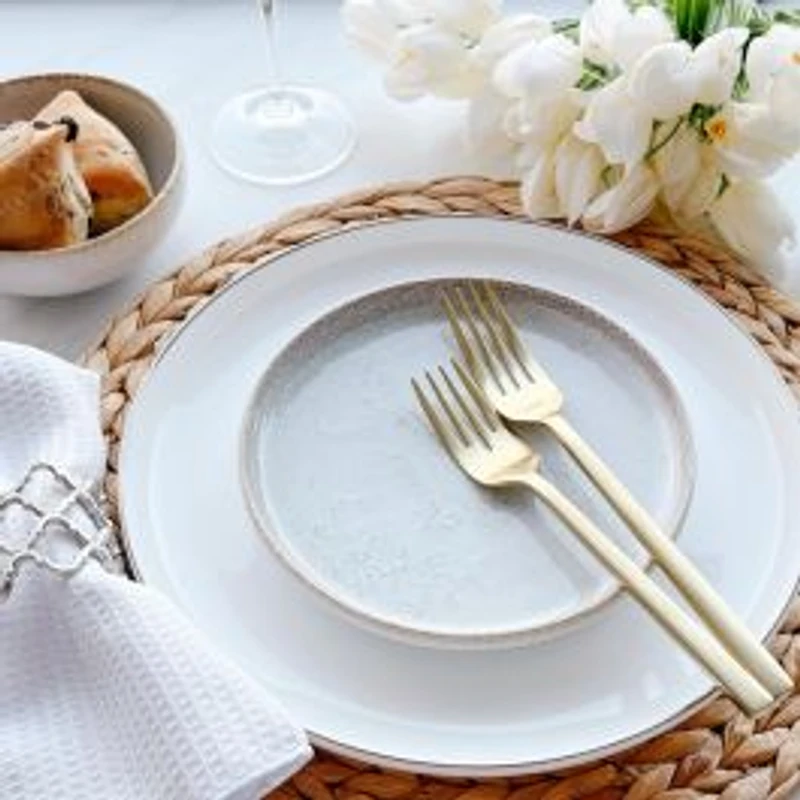 Uno Alabaster Plate by Mesa Ceramics