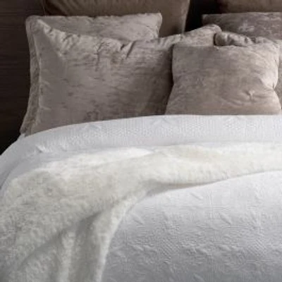 Carmen White Vintage Quilt Set