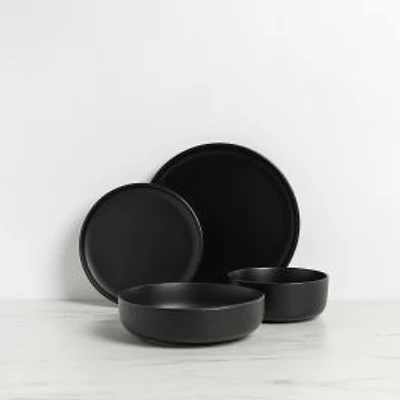 gusto! 16-Piece Dinnerware Set - Black