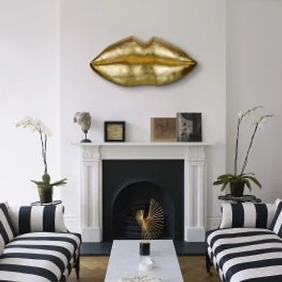 Kiss Kiss Wall Decor