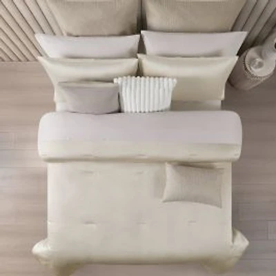 Winnie Comforter Set