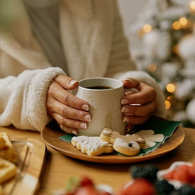 Wide Base Mug with Skiers - 14 oz