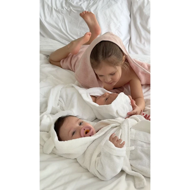 Peignoir de bain biologique pour bébé par Beba Canada